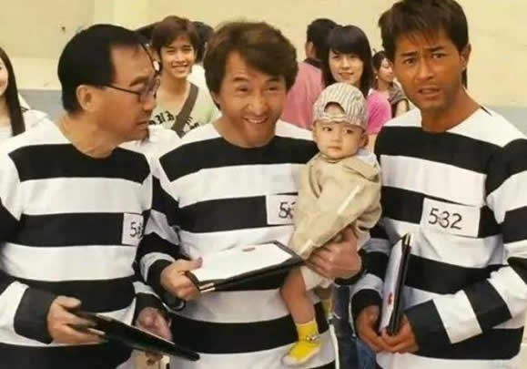 推荐几部笑到肚子疼的电影（综合15部爆笑电影）