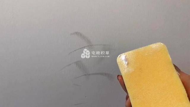 墙上黑印